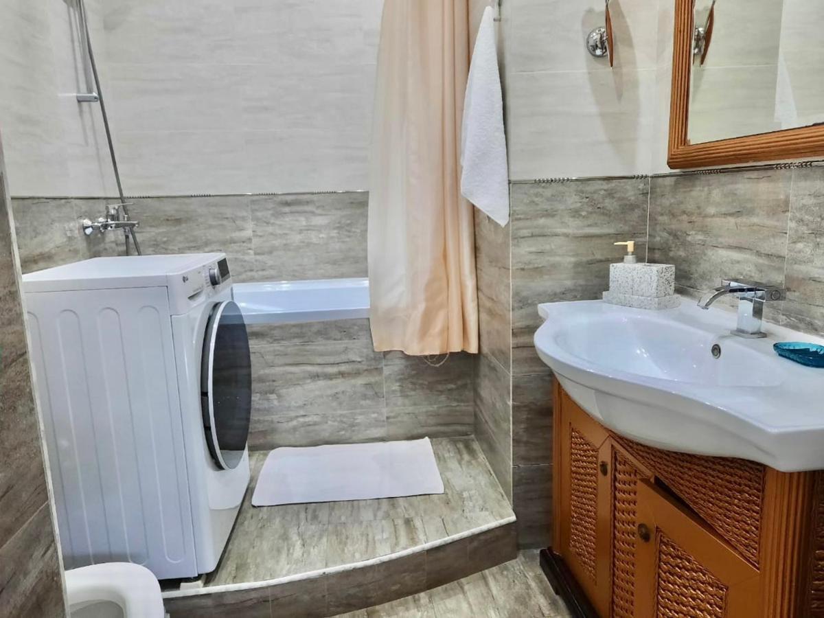 Ferienwohnung Жк Самал Де Люкс Almaty Exterior foto